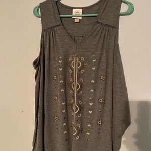 Grey Knox and Rose Tee